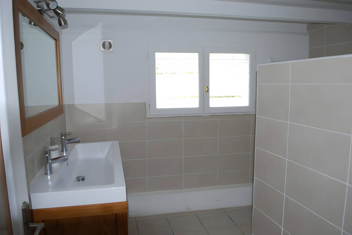 Room 'Domaine De La Barthe - Rose Room' with Pool, Shared Terrace and Wi-Fi in Garrey, Dax region