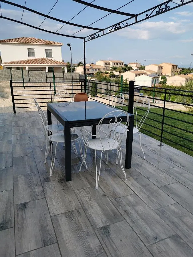Chalet para 8 personas, con piscina y vistas además de piscina para niños y jardín - 1