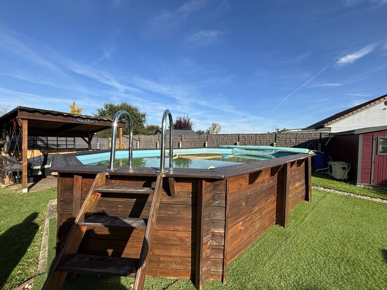 Gîte paisible à Estivareilles, piscine chauffée, animaux acceptés in Estivareilles (Allier), Région de Montluçon