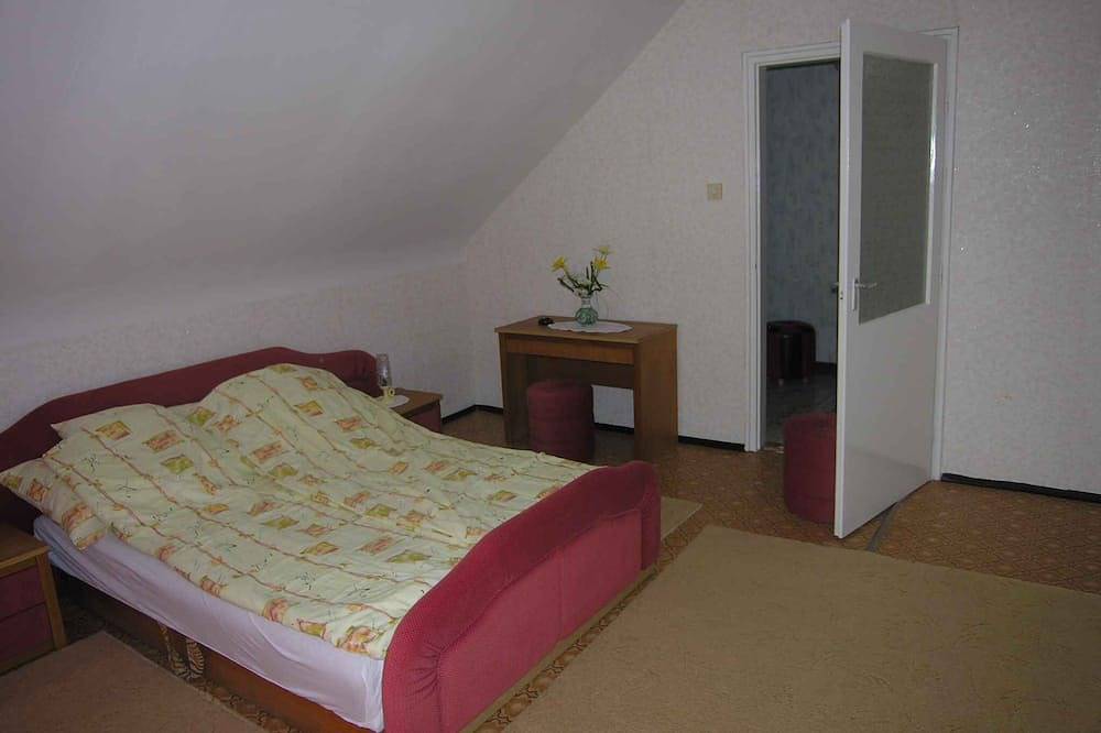 Casa vacanze con giardino e terrazza in Balatonfenyves, Riva Meridionale del Lago Balaton
