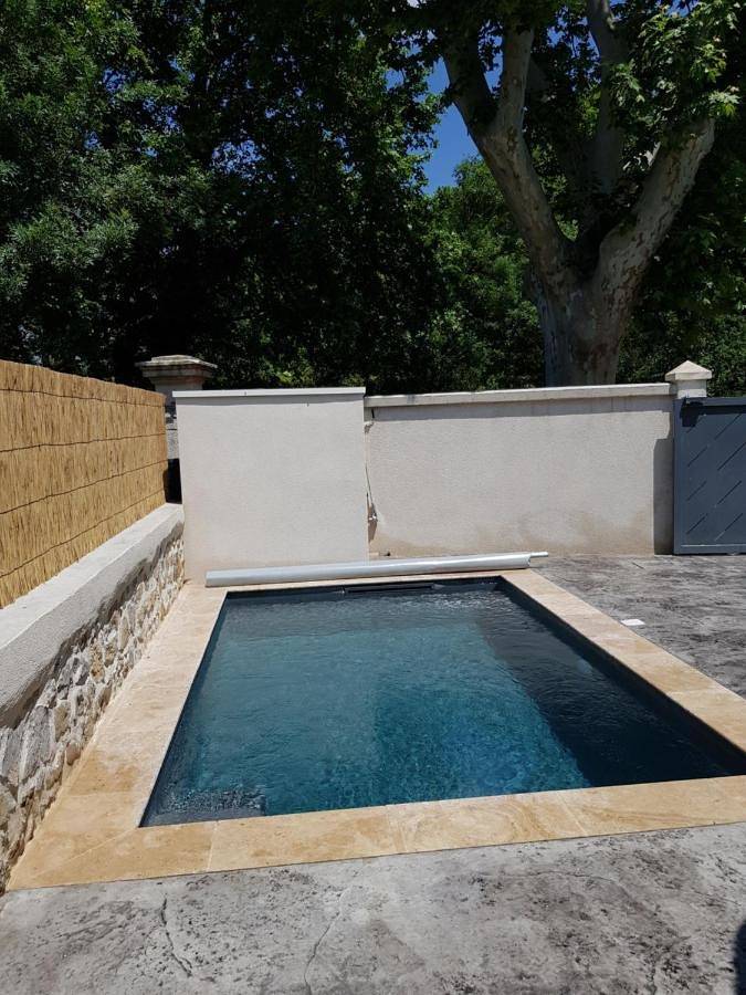 Location de vacances pour 5 personnes, avec piscine ainsi que vue et terrasse à Le Cailar - 3