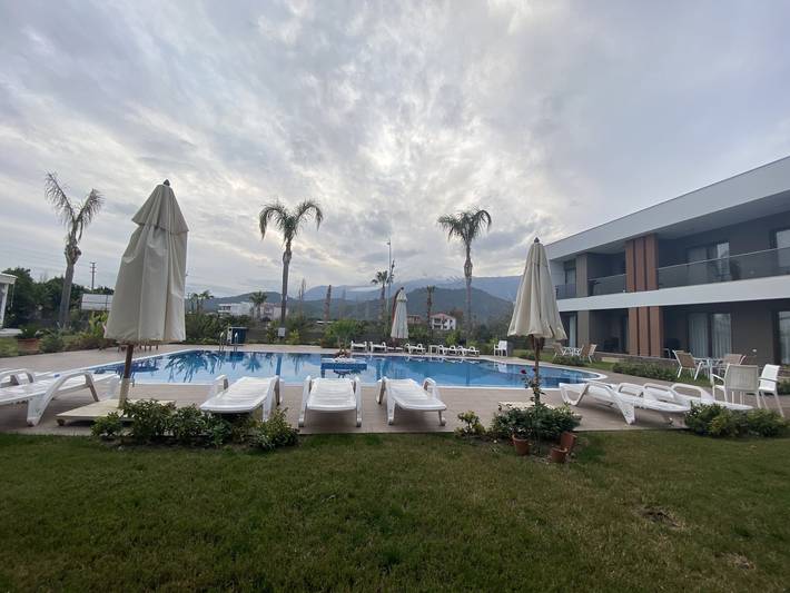 Ganze Wohnung, Barrierefreies Kemer Apartment mit Pool-, Garten- und Bergblick in Kemer, Provinz Antalya
