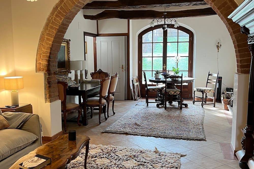 Lux Gated Estate Villa w/ Private Pool Umbria/Borders Tuscany in Castiglione del Lago, Lago Trasimeno