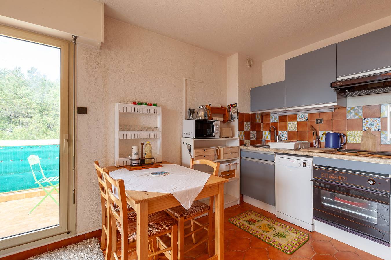 Apartamento entero, Apartamento '4 Personnes' con terraza compartida y jardín privado in La Coudoulière, Six-Fours-les-Plages