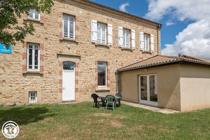 Location de vacances pour 6 personnes, avec jardin à Égliseneuve-des-Liards