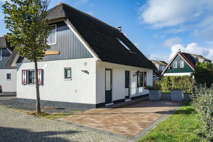 Natuurhuisje voor 6 personen, with Balkon/Terras and Terras as well as Tuin in Callantsoog