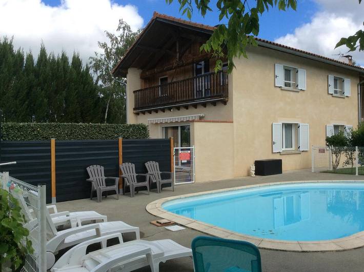 Gîte pour 8 personnes, avec Terrasse ainsi que Jardin et Piscine