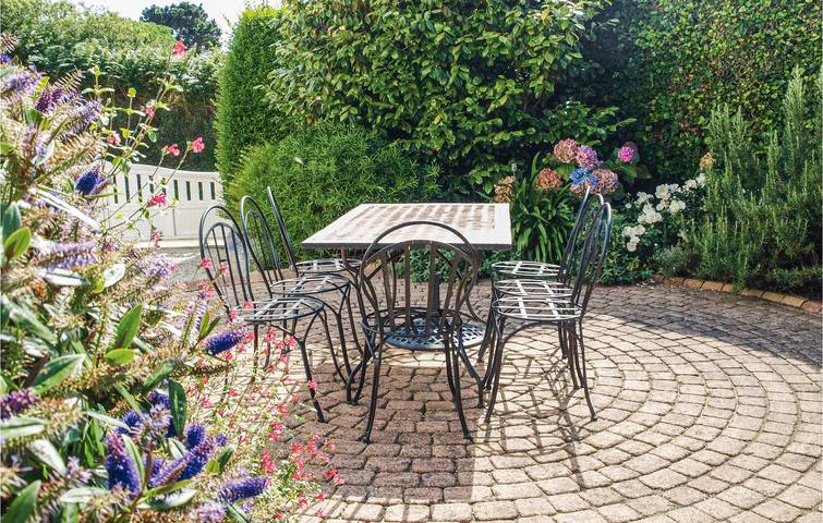 Location de vacances pour 8 personnes, avec jardin et terrasse à Trévou-Tréguignec - 4