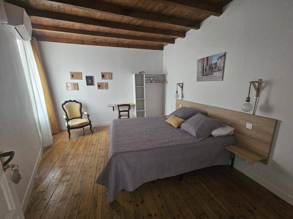 King Room in Condom, Gers