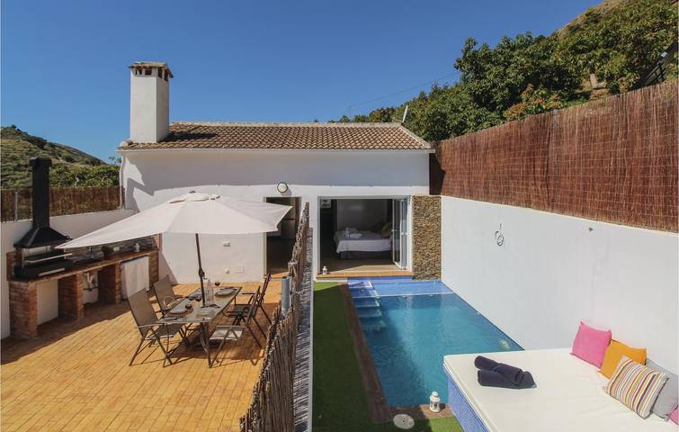 Ferienhaus für 4 Personen, mit Whirlpool und Terrasse sowie Pool in Sayalonga