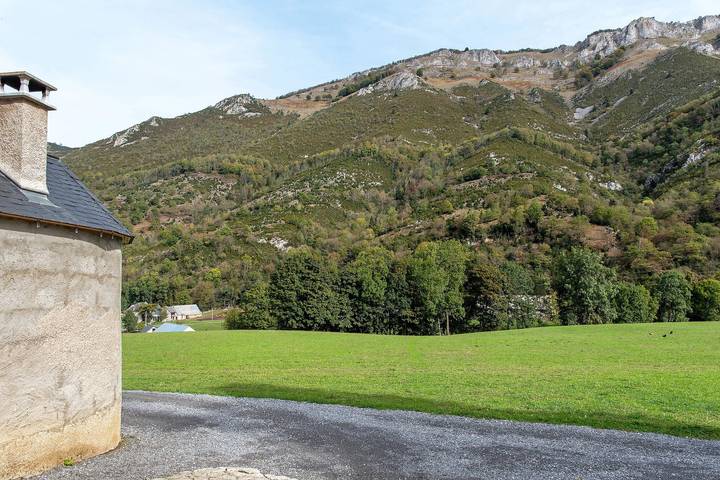 Ferienhaus 'La Grange Aux Chats' mit Bergblick, WLAN und Klimaanlage in Campan, Französische Pyrenäen