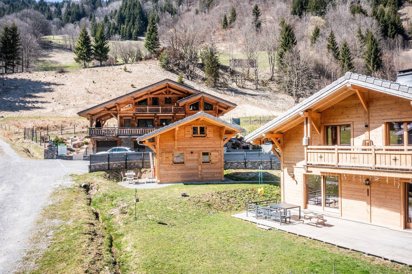 Chalet "Léonie" avec vue sur les montagnes, terrasse partagée et Wi-Fi in Abondance, Les Portes du Soleil