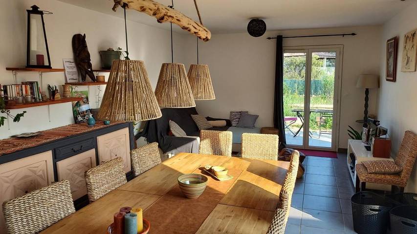 Location de vacances pour 13 personnes, avec vue ainsi que jardin et piscine, animaux acceptés à Saint-André-de-Cruzières - 2