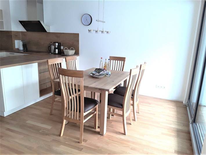 Hel lägenhet, Apartment 'Enzblick' with Balcony and Wi-Fi in Bad Wildbad, Nordschwarzwald