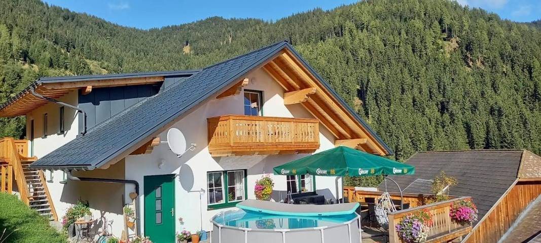 Ferienwohnung für 9 Personen, mit Balkon und Ausblick in Großsölk