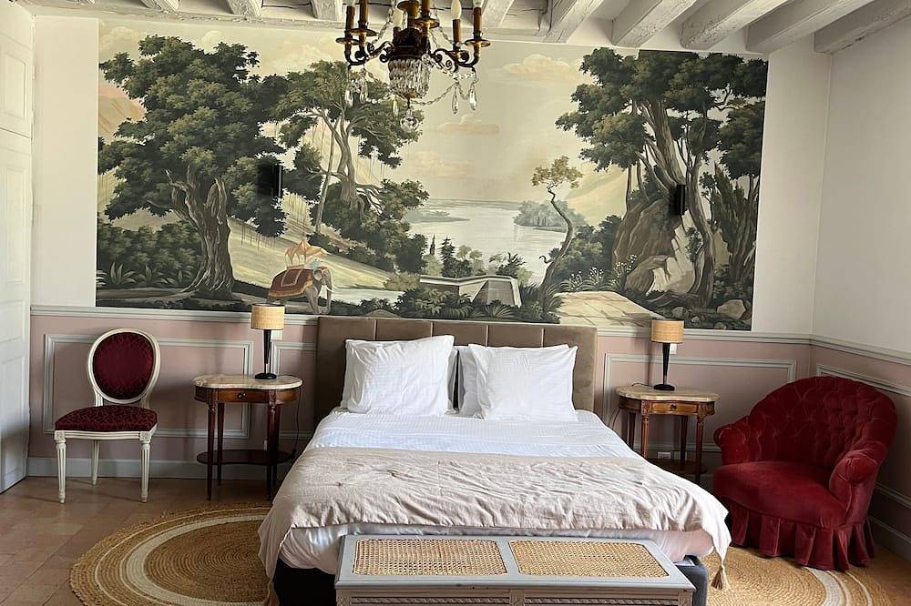 Chambre d’hôtes Diwara avec piscine partagée, terrasse commune et Wi-Fi in Beaufort-en-Vallée, Région d'Angers