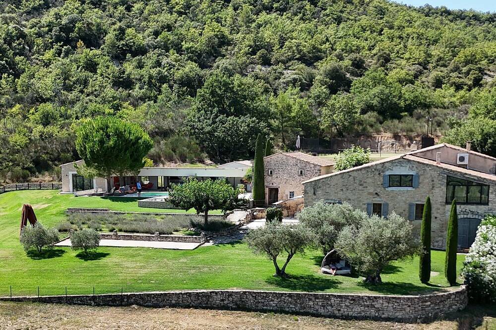 Exclusive 16 beds property, 7 Ac rooms, tennis, heated pool, top view... & Chef! in Viens, Regionaler Naturpark Luberon