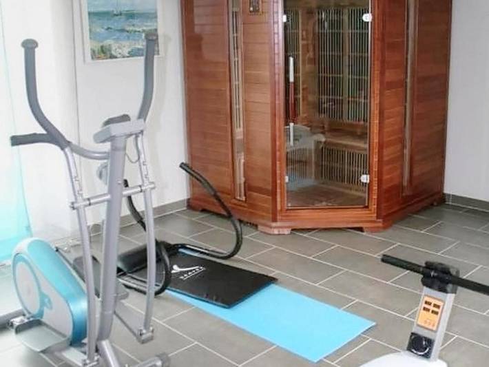 Location de vacances pour 12 personnes, avec terrasse et jardin ainsi que piscine et sauna à Rillé - 4
