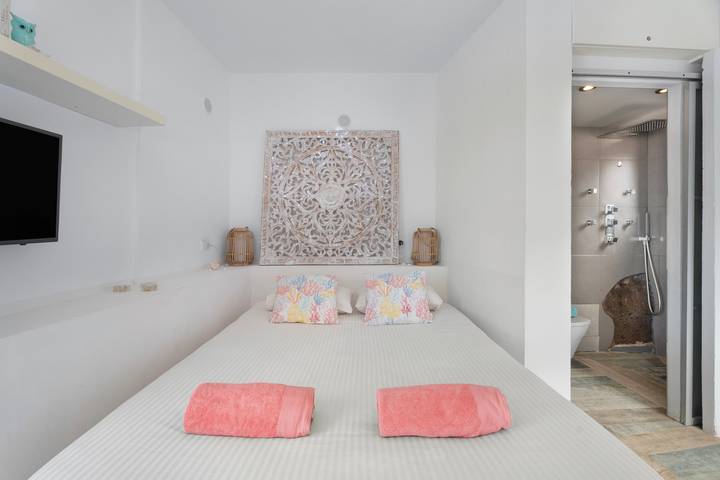 Estudio entero, Casa de vacaciones 'Tucadam Suites' con vistas al mar, terraza privada y Wi-Fi in Tenerife Sur