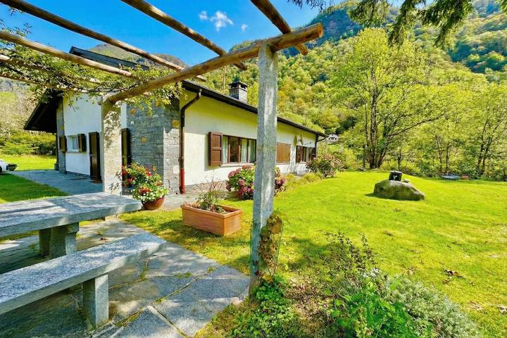 Chalet für 4 Personen im Ticino
