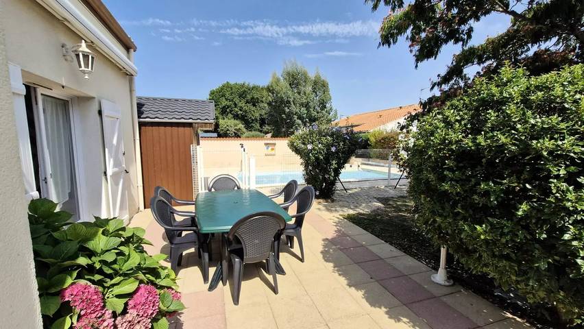 Villa pour 6 personnes, avec terrasse et piscine