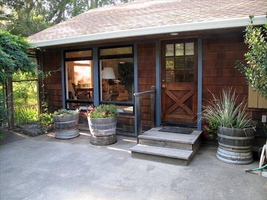 Ganze Wohnung, Gemütlicher und charmanter Apfelblüten-Retreat mit geteiltem Whirlpool - wir sind zurück !! in California North Coast