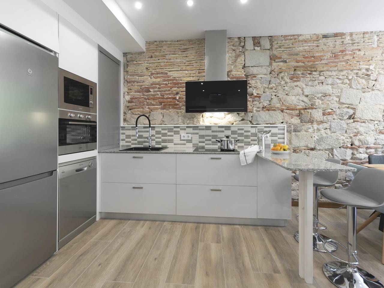 Entire vacation apartment, Bravissimo Rambla Eiffel Bridge 2 in Girona, Gironès