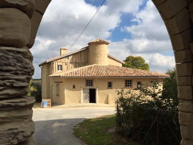 Gîte pour 10 personnes, avec Jacuzzi ainsi que Terrasse et Jardin