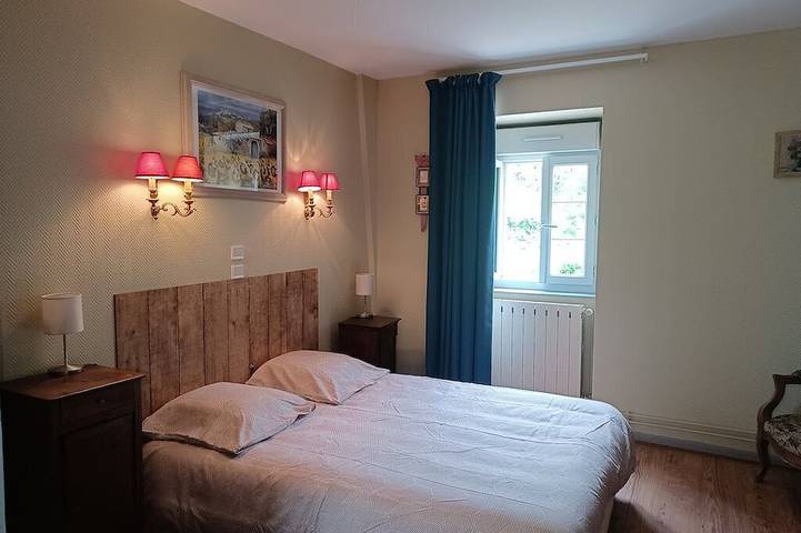 Location de vacances pour 23 personnes, avec jardin et balcon, animaux acceptés à Sermizelles - 2