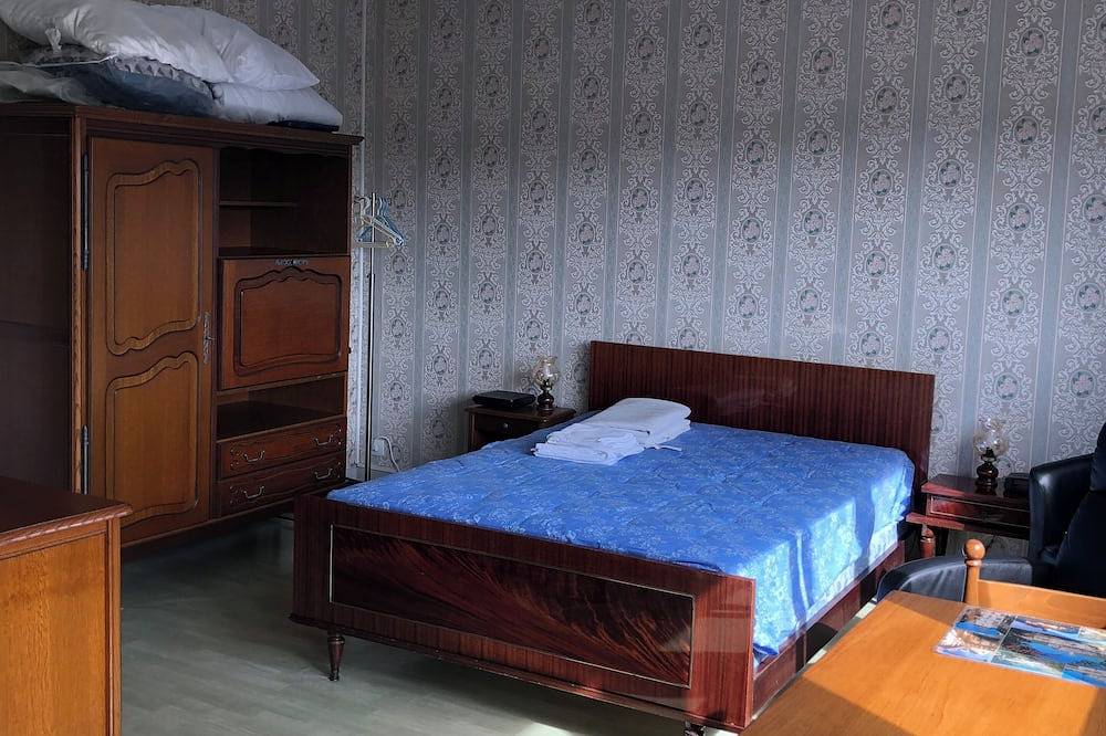 Entire apartment, Studio 29m2 à 650m des Thermes très lumineux avec ascenseur, parking privé in Bagnoles-de-l'Orne, Parc naturel régional Normandie-Maine