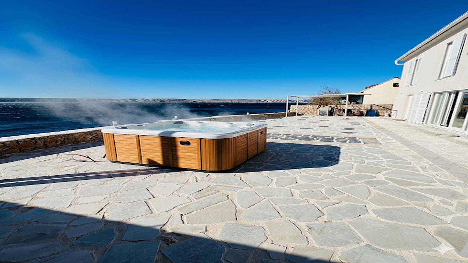 Domek wakacyjny bezpośrednio nad morzem in Lukovo Šugarje, Kvarner