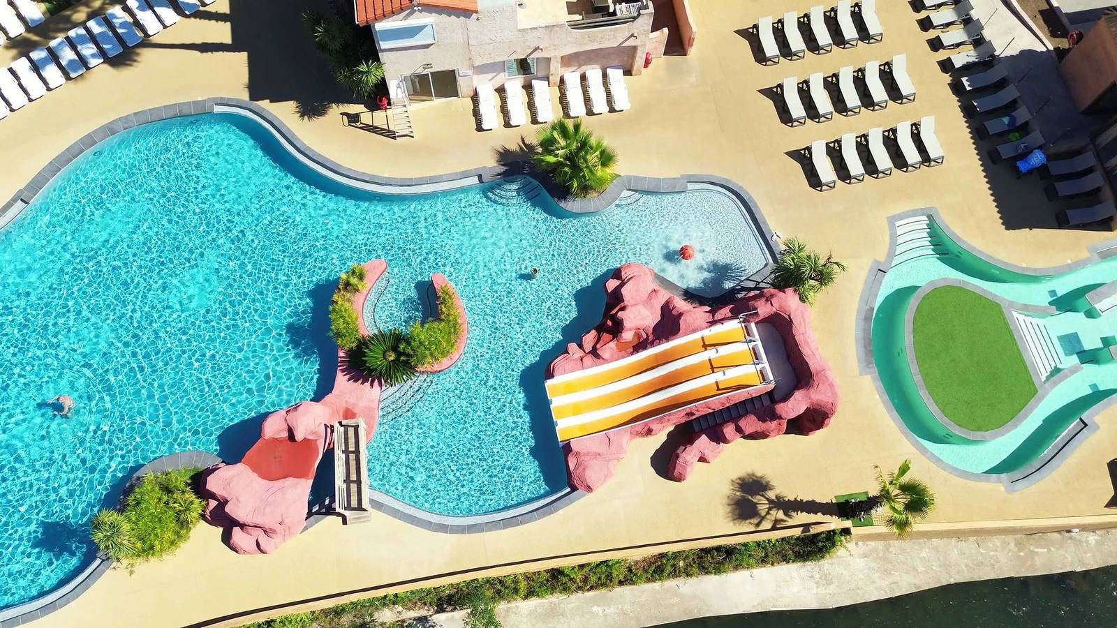 Zecamping 4* 1km plage espace aquatique animations mobil-home Tv 24m2 in Saint-Raphaël, Côte méditerranéenne (France)