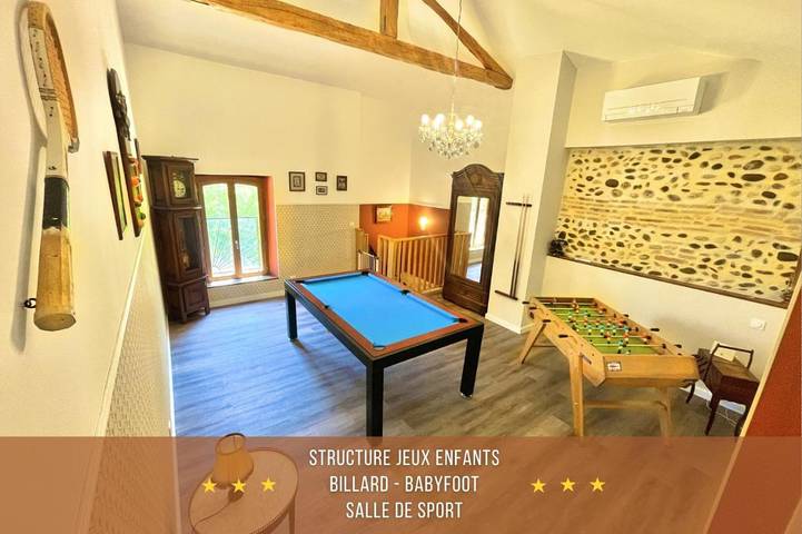 Location de vacances pour 14 personnes, avec vue ainsi que jardin et piscine, adapté aux familles à Poucharramet