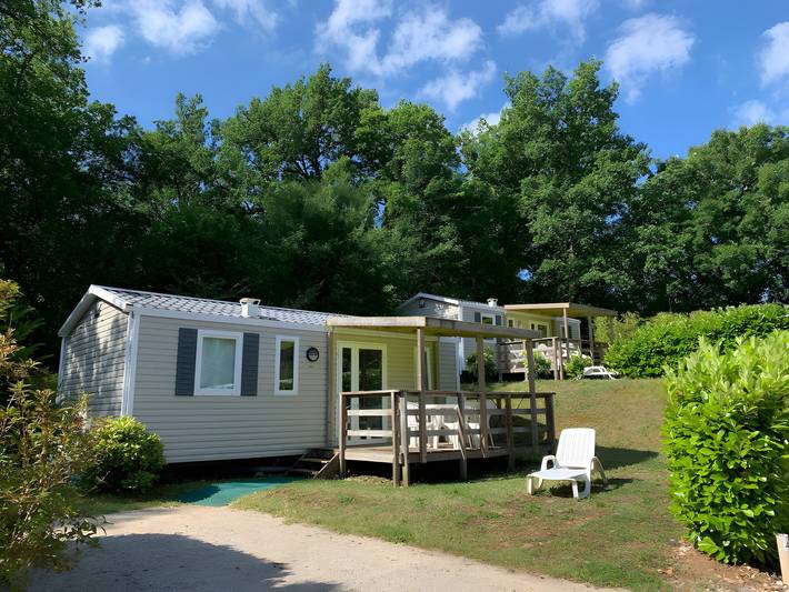 Mobil home pour 6 personnes, avec bassin pour enfant et jardin à Bouzic