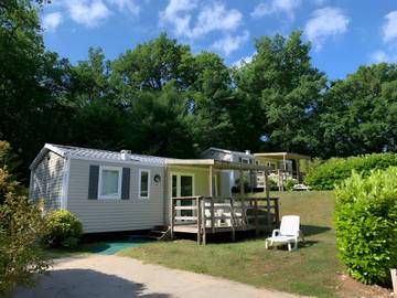 Mobil home pour 6 personnes, avec bassin pour enfant et jardin à Bouzic