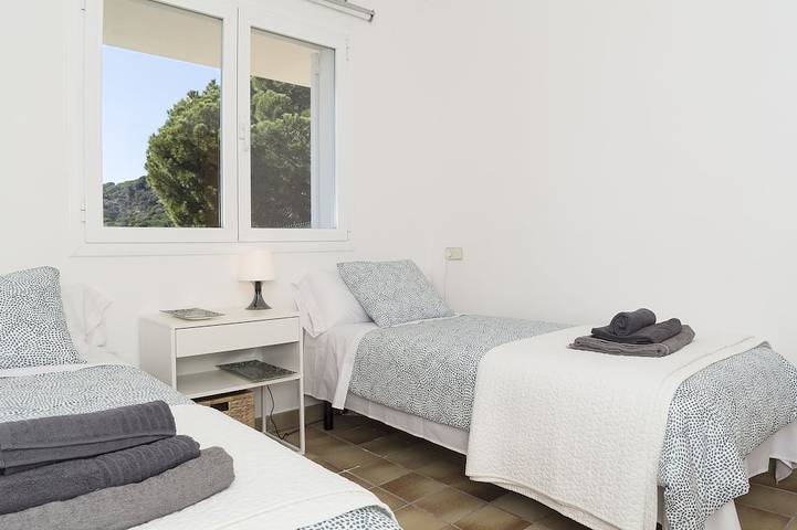 Twin villas with large pool and sea views near Barcelona. Free wifi, a/c in Sant Pol de Mar, Costa del Maresme