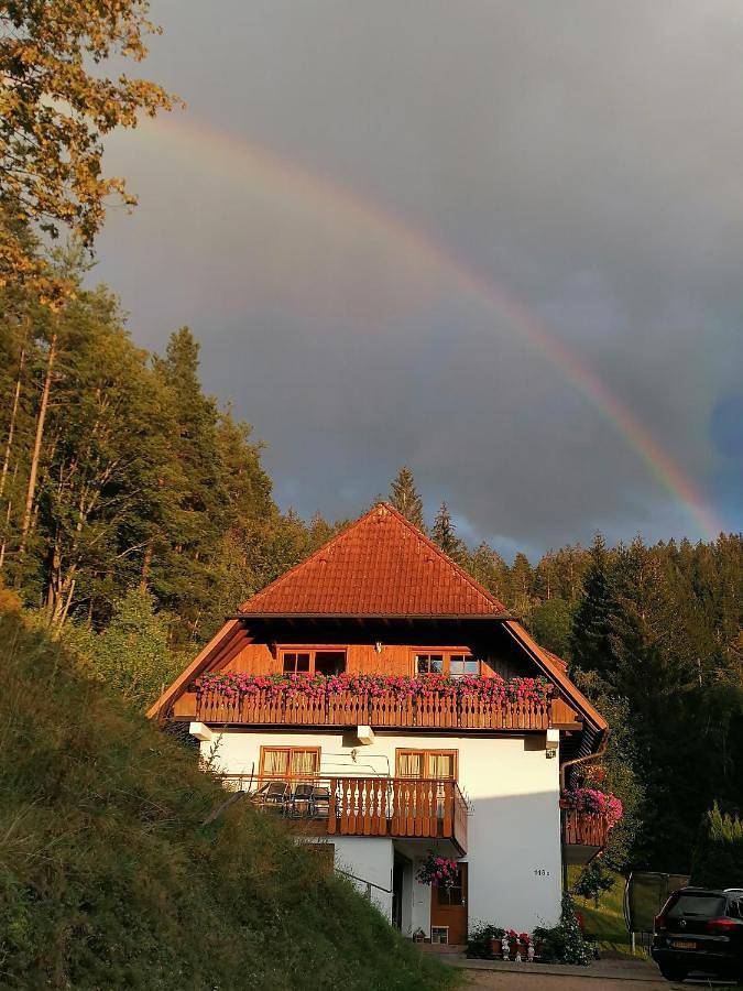 Ferienwohnung für 3 Personen, mit Balkon und Terrasse sowie Garten und Ausblick