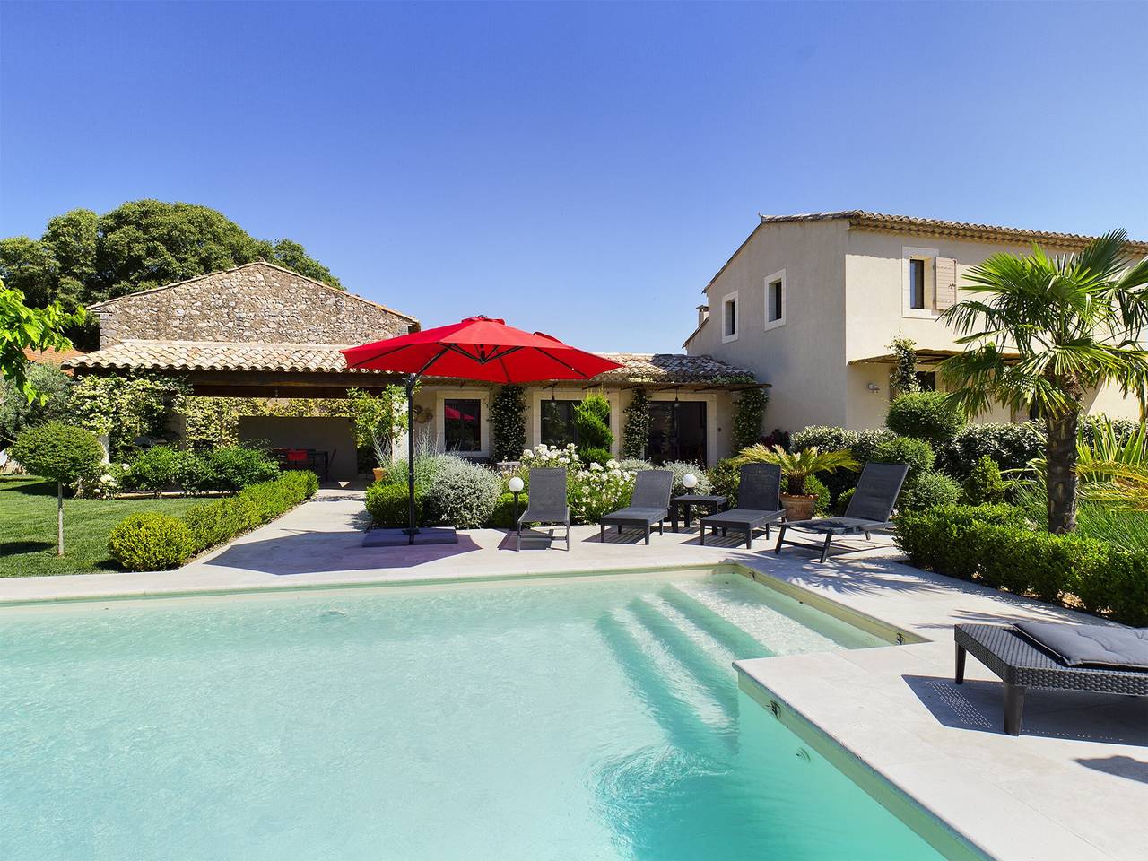 Charmante Villa à Eygalière avec Piscine, Jardin Arboré et Climatisation in Eygalières, Région d'Arles