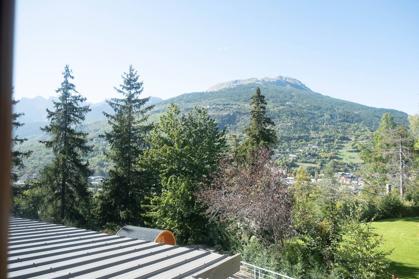 Chalet "Laltizoard" avec vue sur la montagne, piscine chauffée commune et Wi-Fi in Briançon, Serre Chevalier