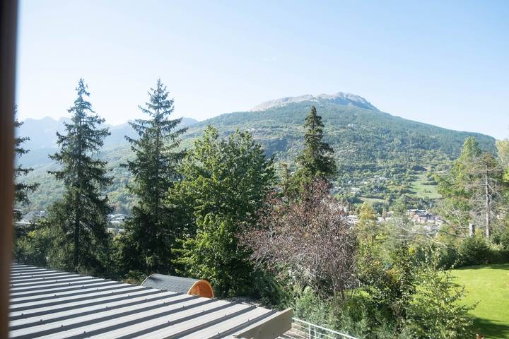 Chalet "Laltizoard" with Mountain View, Shared Heated Pool and Wi-Fi in Briançon, Serre Chevalier