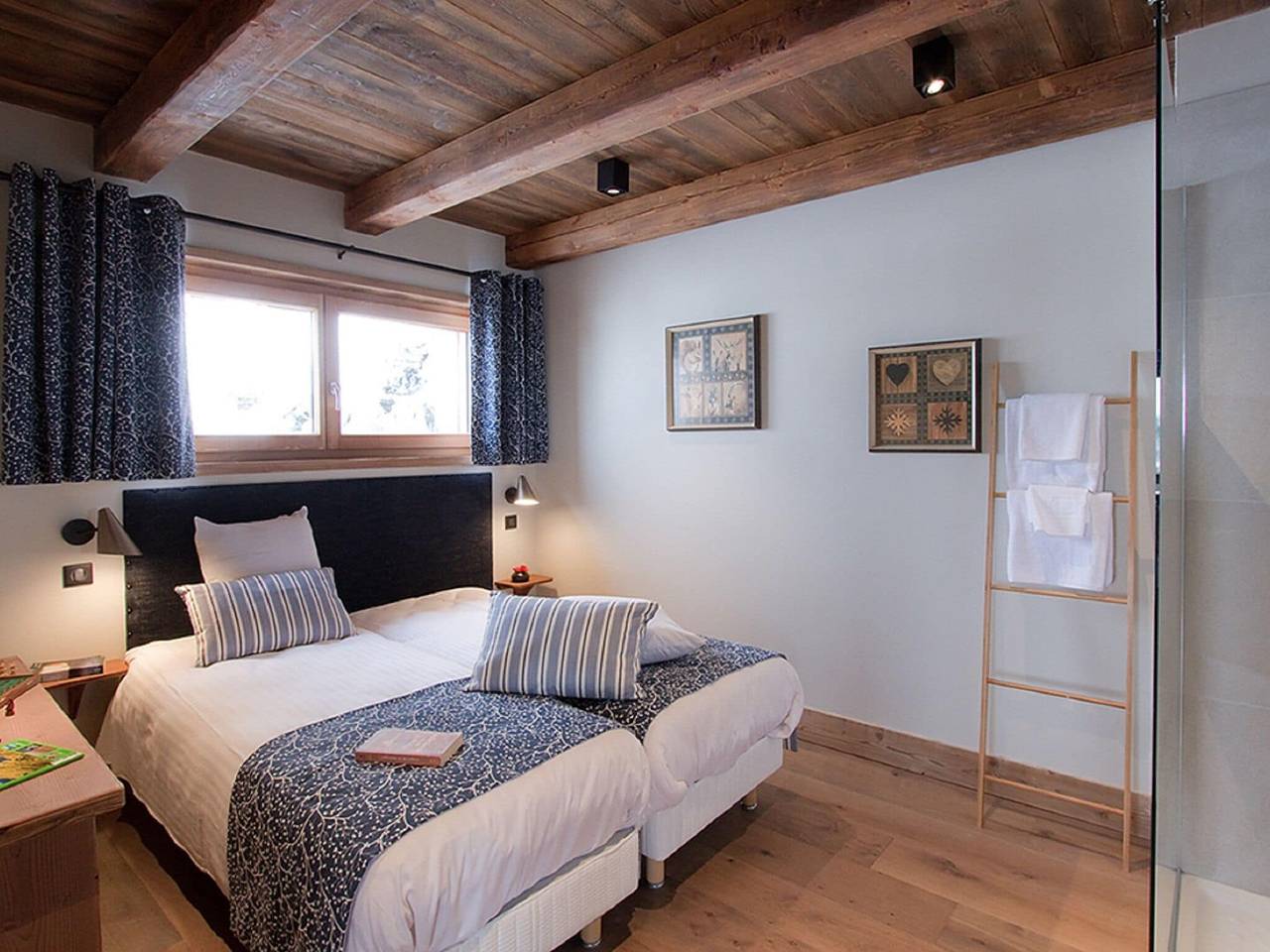 Chalet in Les Deux Alpes with Heated Pool in Mont-de-Lans, Les Deux Alpes