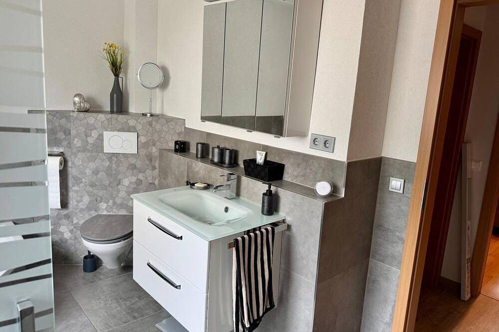 Ganze Wohnung, Ferienwohnung Marion's Schmuckkästchen - Appartement/Fewo in Schwegenheim, Rheinebene