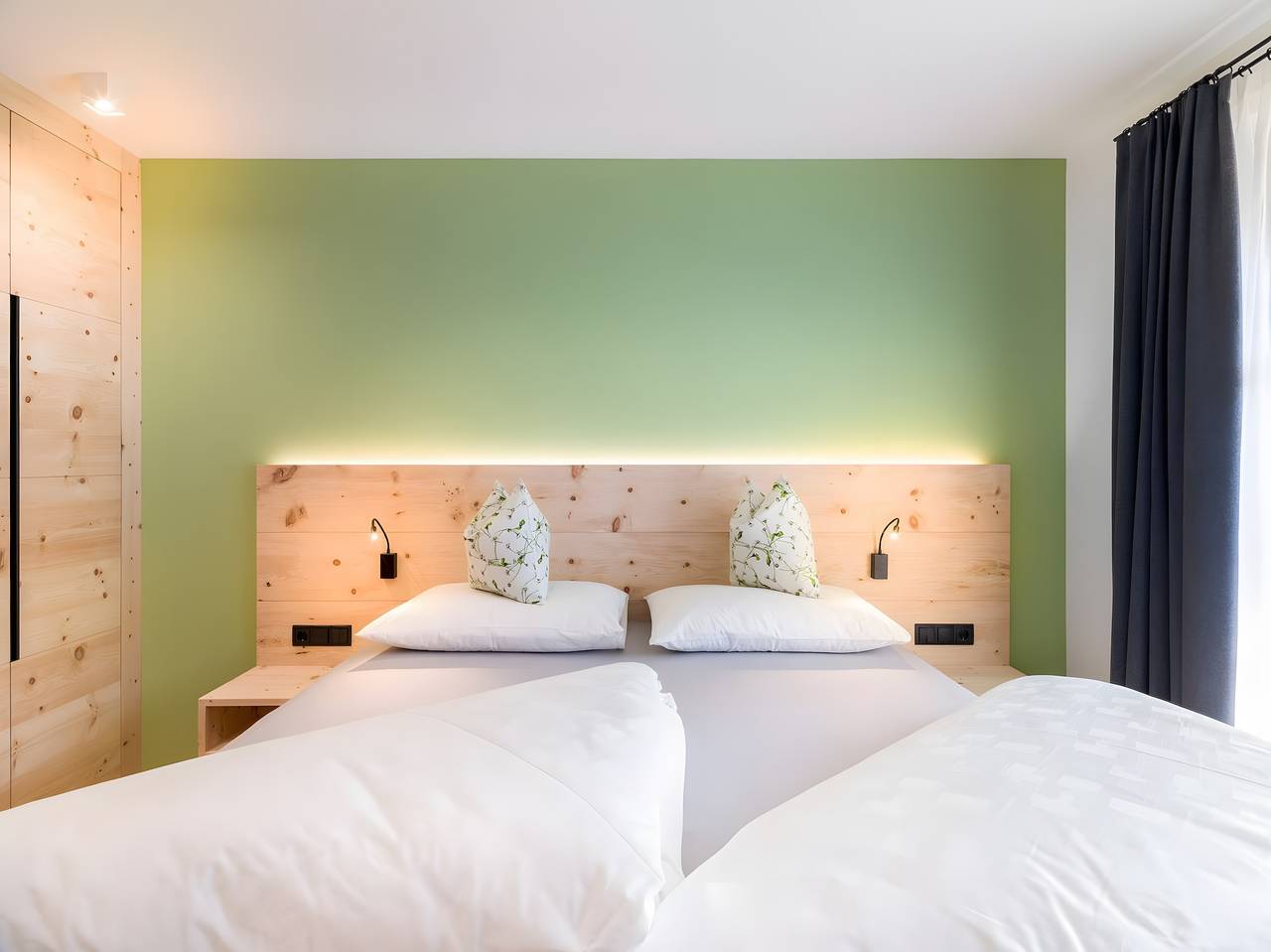 Room 'Altmessnerhof Wiesenklee Zimmer' with Mountain View, Shared Terrace and Wi-Fi in Villgratener Berge, Dobbiaco