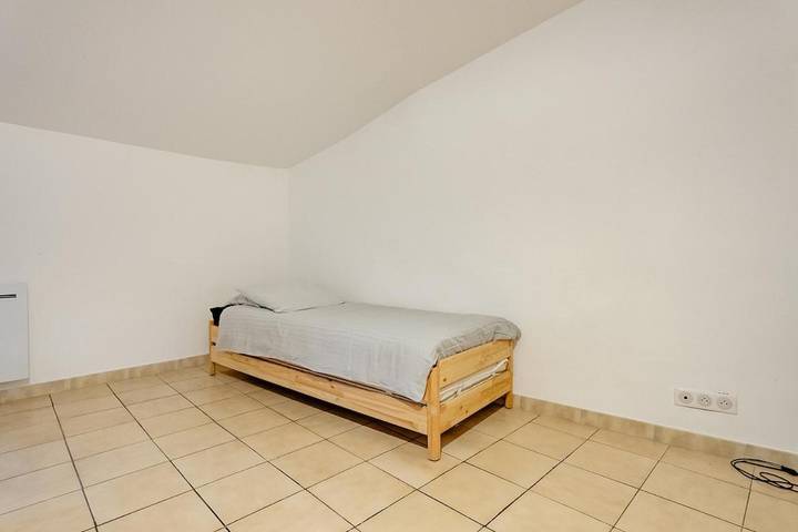 Location de vacances pour 18 personnes, avec vue ainsi que piscine et jardin, animaux acceptés à Banon - 3