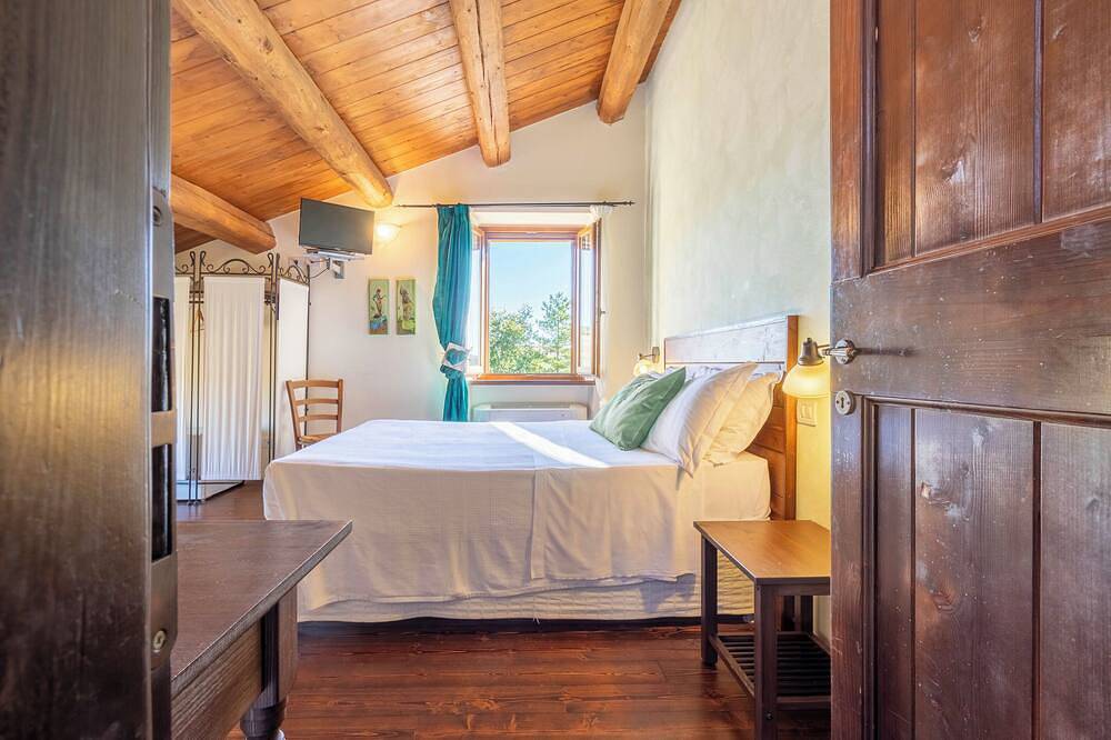 Relaxation in Country House with pool in Cingoli, Provincie Macerata