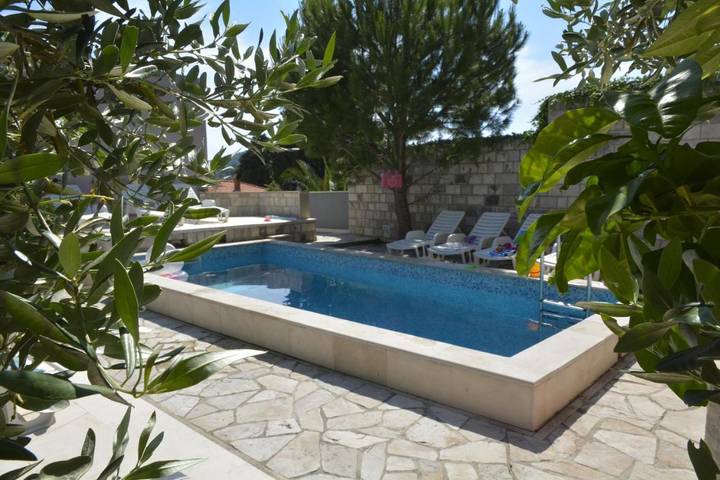 B&b per 2 persone, con Balcone e Terrazza nonché Giardino e Piscina a Breno