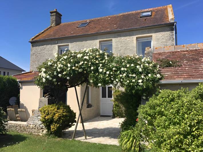 Gîte pour 8 personnes, avec terrasse et jardin à Meuvaines