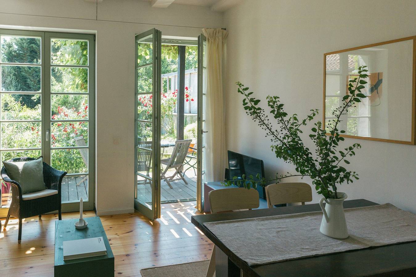 Ganze Wohnung, Turmvilla Appartement mit Pergola am Mühlenberg in Plötzin, Werder