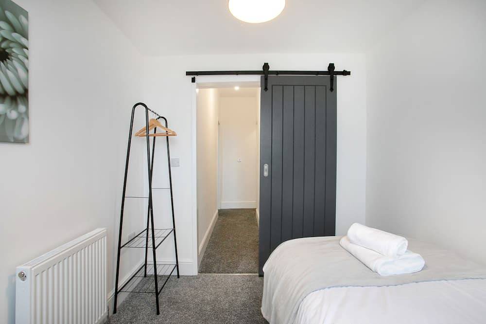 Cudworth House, Barnsley for Contractors & Families (Hosted by: Emu-J stays) in Barnsley, South Yorkshire