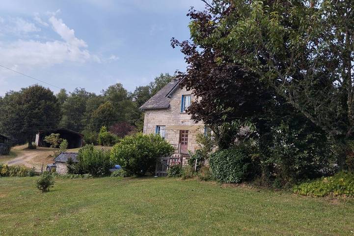Location de vacances pour 8 personnes, avec jardin à Saint-Martial-de-Gimel